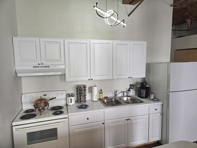 Building Photo - 226 Mt Elliott St