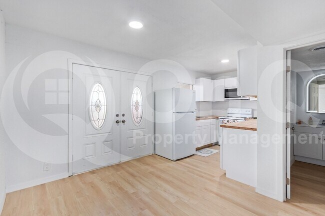 Building Photo - 3526 W Dunlap Ave