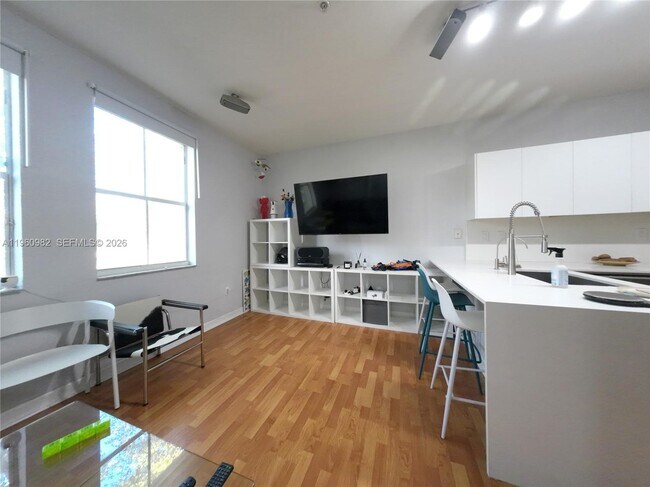 Building Photo - 130 Jacaranda Country Club Dr