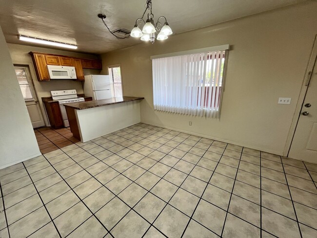 Building Photo - Central- 3 bedroom/ 2 bathroom house