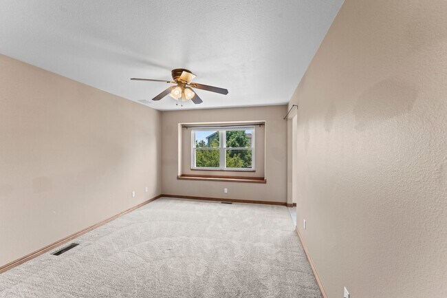 Building Photo - Beautiful 4 Bedroom Broadmoor Glen home - (D12 Schools)