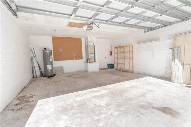 Building Photo - Freshly Painted 3/2 with Fenced Yard & Fireplace!