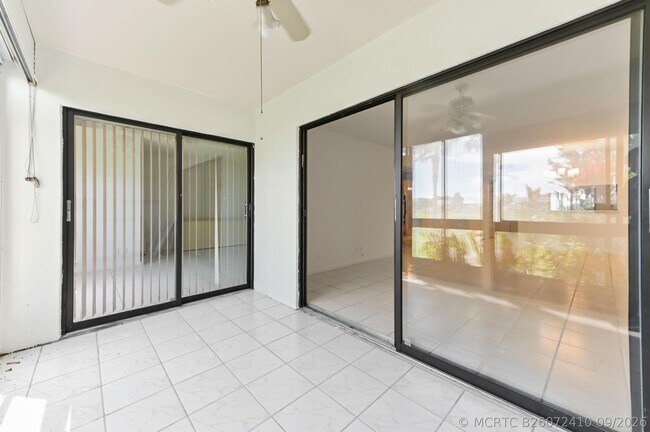 Building Photo - 7260 Kinghurst Dr