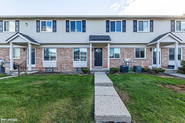 Primary Photo - 2012 Orchard Crest St