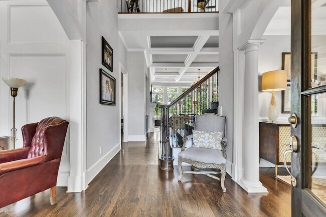 Building Photo - 12 Medalist Ct