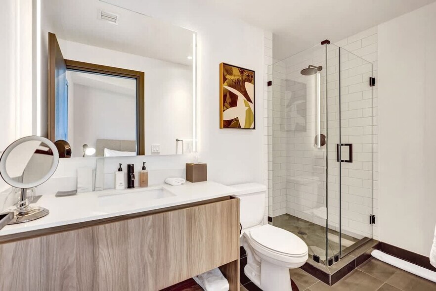 Building Photo - 398 NE 5th St