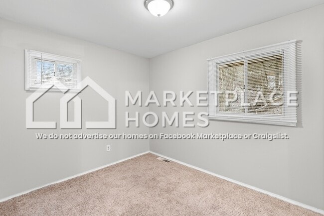 Building Photo - 746 Jefferson Rd