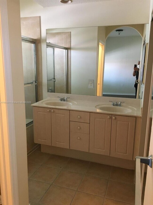 Building Photo - 3361 Merrick Ln