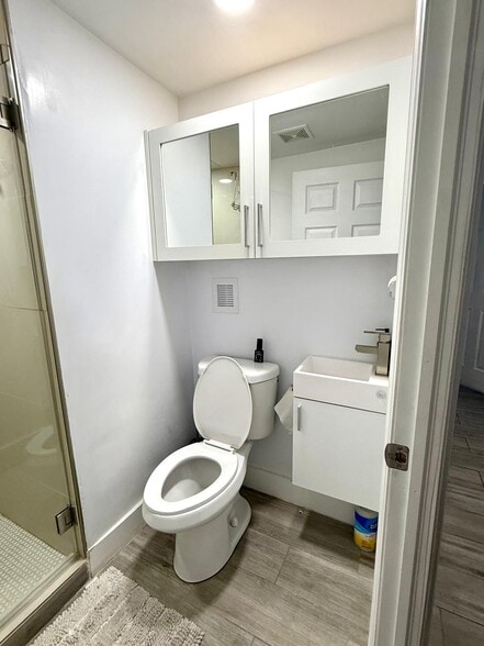 Guest Bathroom 2 - 828 W 38th Ter