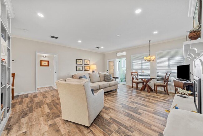 Building Photo - 1008 Edinburgh Dr