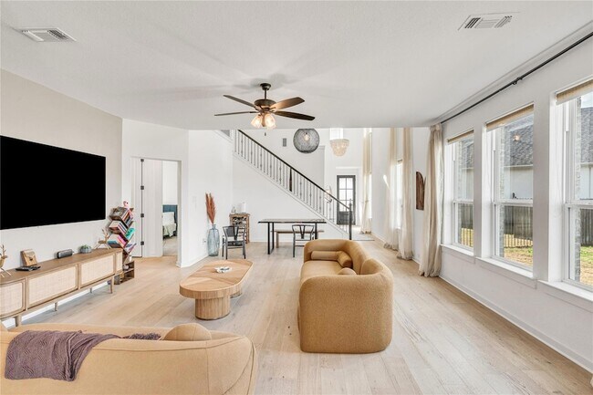 Building Photo - 516 Ahern Ct