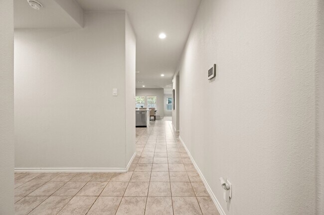 Building Photo - 3132 Newfield Ct