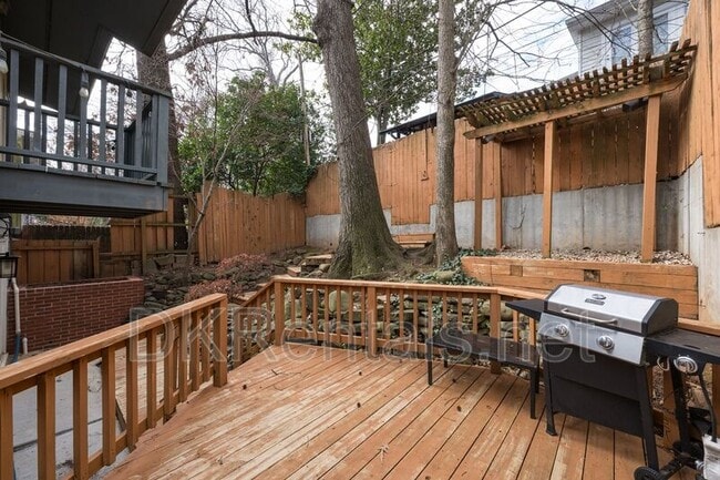 Building Photo - 876 Argonne Ave NE