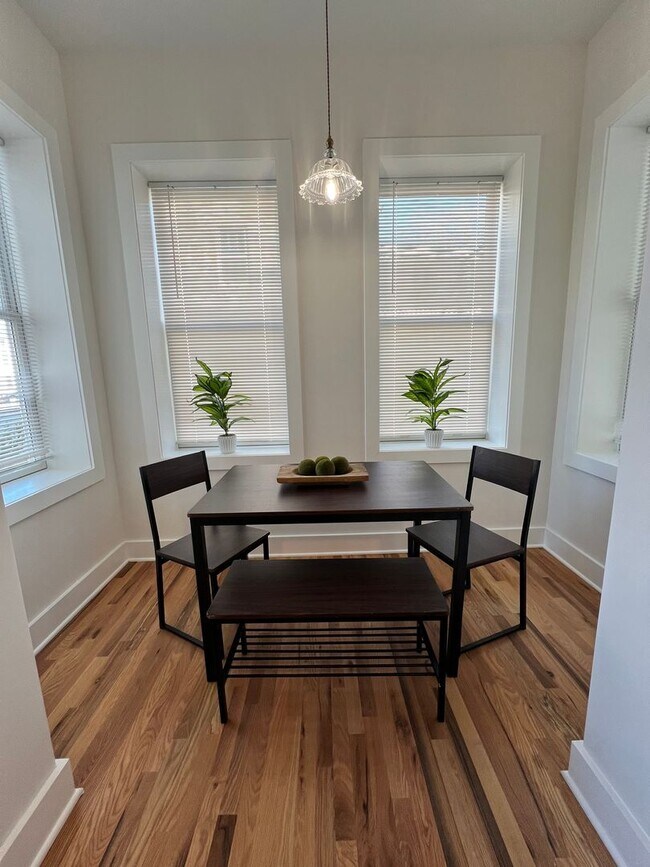 Building Photo - 106 E Broad St