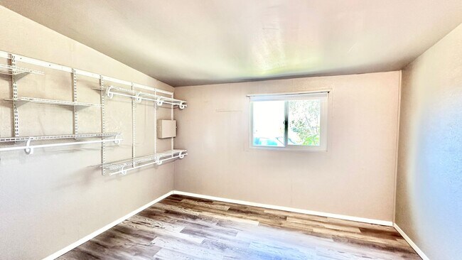 Building Photo - Lovely Single-Story Country Home on Wide Open Space with Detached Garage Space!