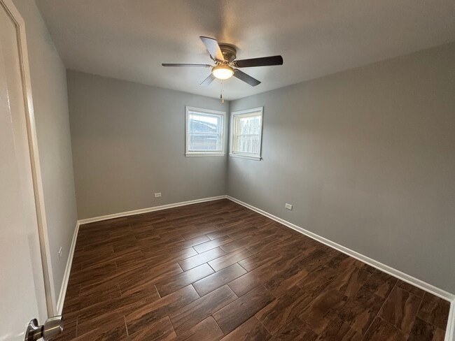 Building Photo - 5484 W Higgins Ave