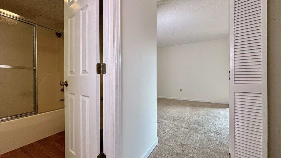 Building Photo - 221 Woodland Rd