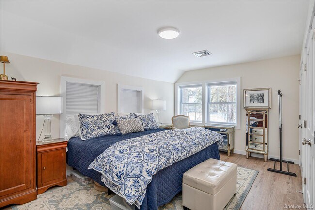 Building Photo - 5 Spring St