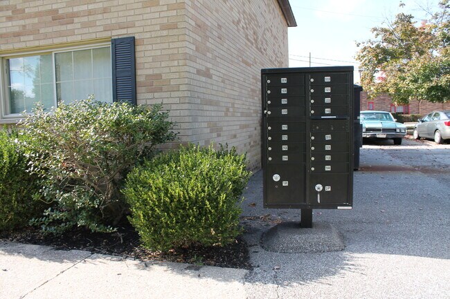 Building Photo - 24325 Detroit Rd