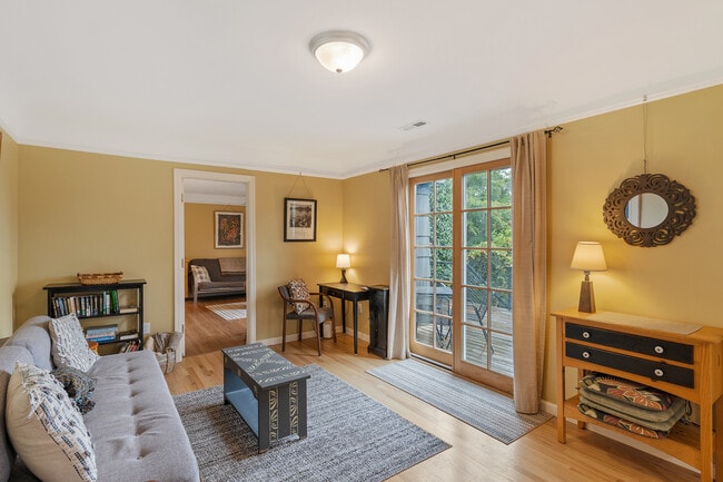 Building Photo - 6718 SW 36th Ave