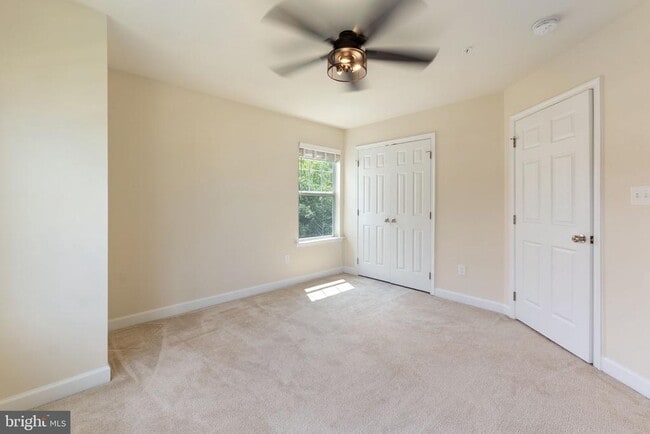 Building Photo - 555 English Oak Ln