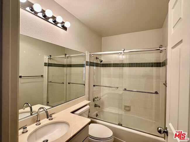 Building Photo - 8614 Burton Wy