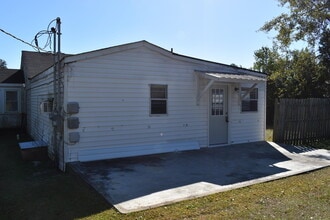 Building Photo - 1006 Red Bird Rd