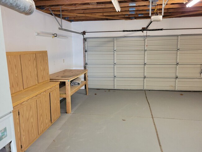 Building Photo - Beautiful Remodeled 4 Bedroom in Sparks