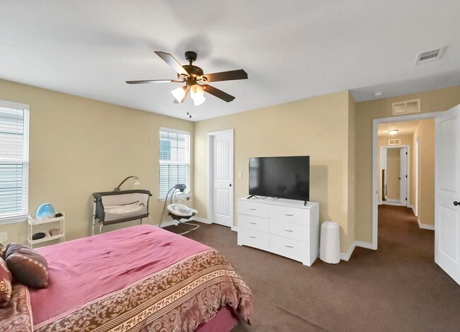 Building Photo - 220 Wainwright Dr