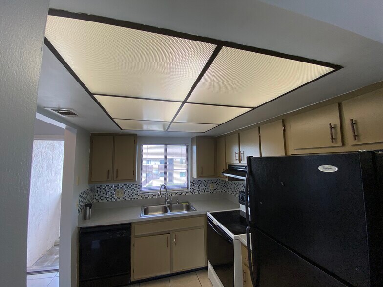 Building Photo - 1554 University Lane