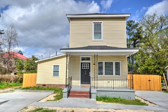 Building Photo - 213 Carolina St