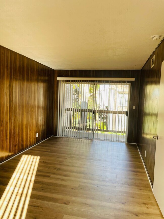Building Photo - Renovated 3-bedroom townhouse in Todd Ranch with garage and spacious yard