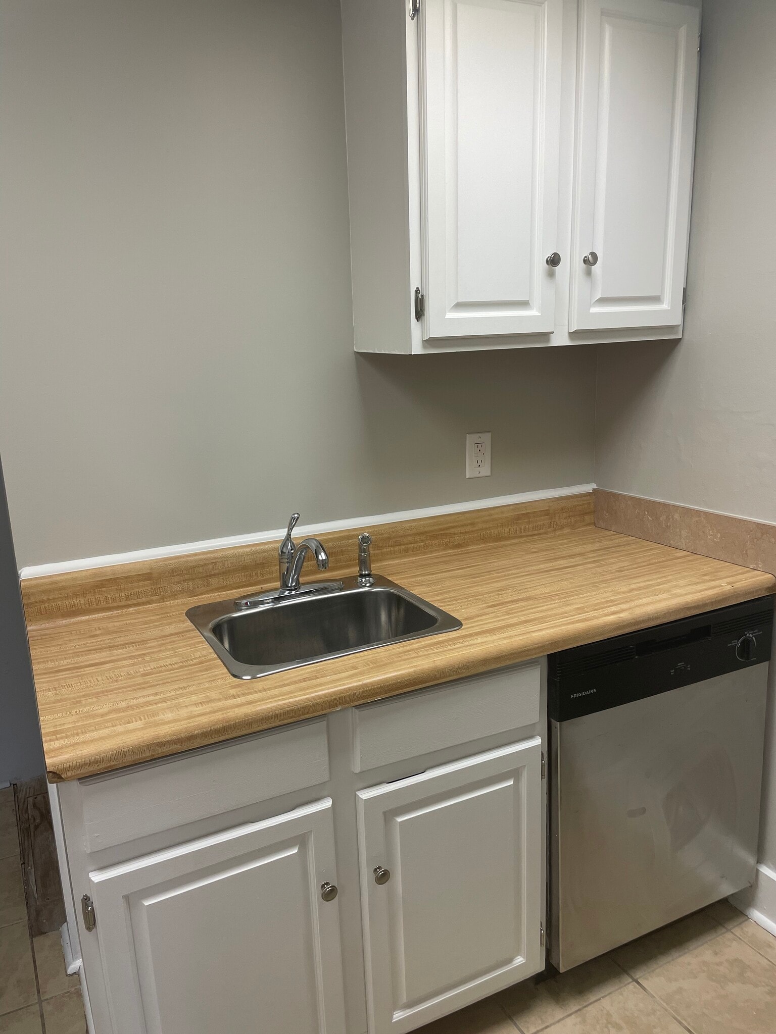 Kitchen - 1725 King Woods Dr, APT A