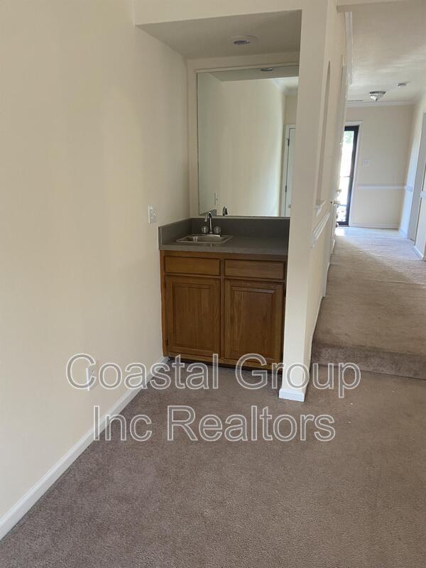 Building Photo - 1020 Colonial Meadows Way