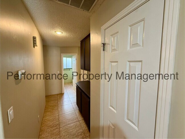 Building Photo - 10910 Mohican Dr