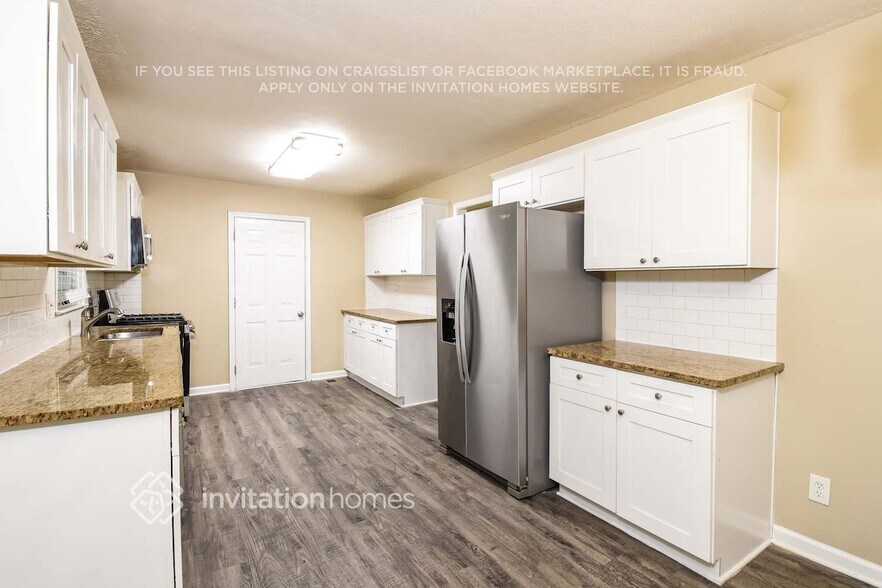 Building Photo - 1634 E Lake Dr
