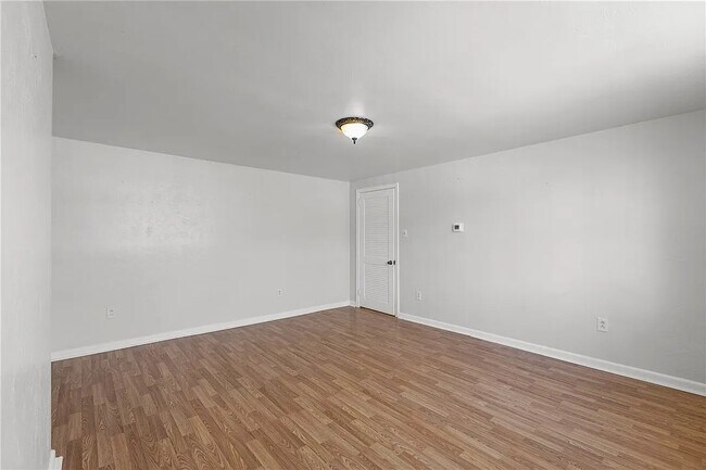 Building Photo - 207 Giffin Ave