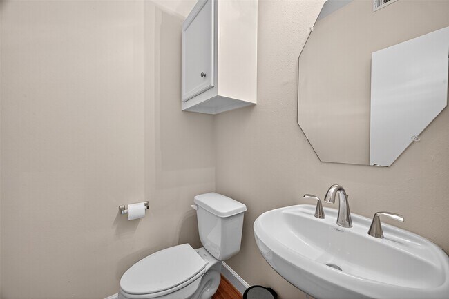 Building Photo - 11510 Main Ash Dr