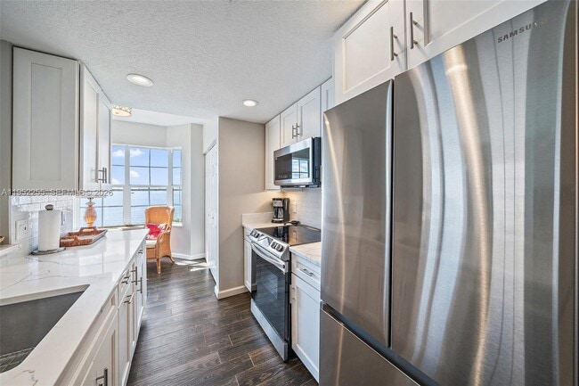 Building Photo - 5800 NE Island Cove Way