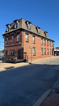 Building Photo - 444 Bridge St