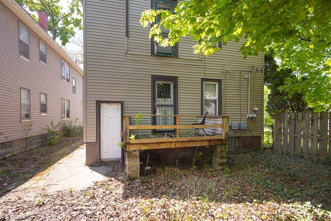 Building Photo - 11519 Carolina Ave