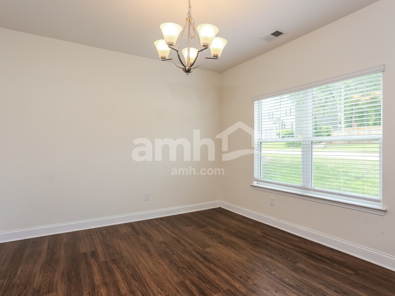 Building Photo - 422 Oscar Way