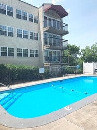 Building Photo - 2BA/ 2BR Condo located near University of ...