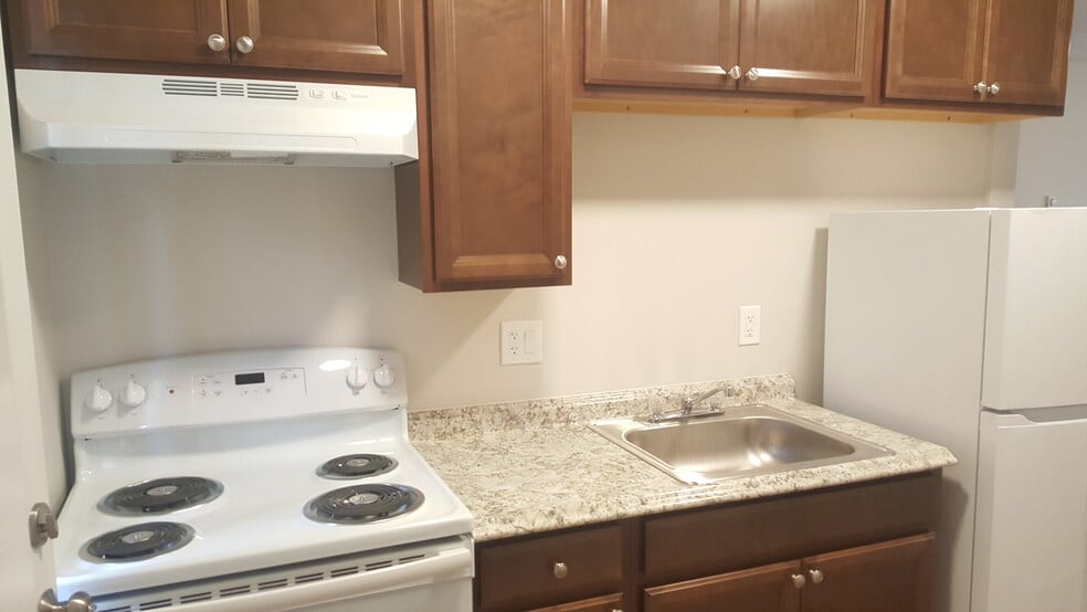 Building Photo - 10 E Main St