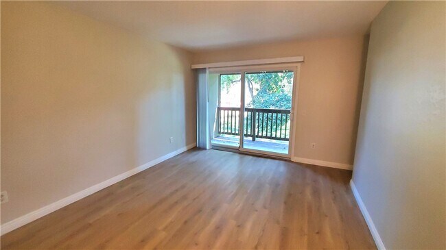 Building Photo - 1460 W Badillo St