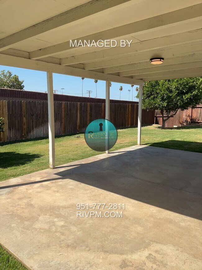 Building Photo - Beautiful home with no neighbors behind you!