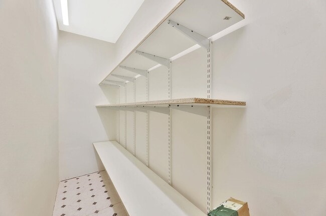 Building Photo - 230 S Minneapolis St