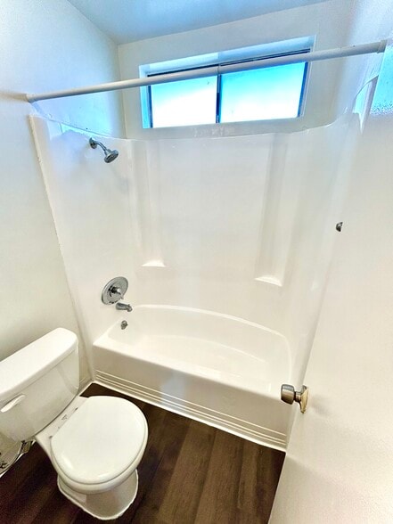 Building Photo - 14033 Burbank Blvd