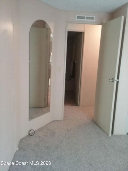 Building Photo - 1609 Ridge Dr