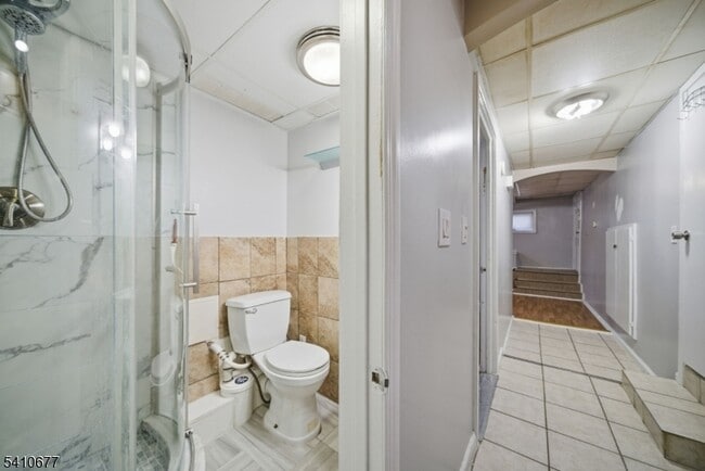 Building Photo - 245 Pierre Ave